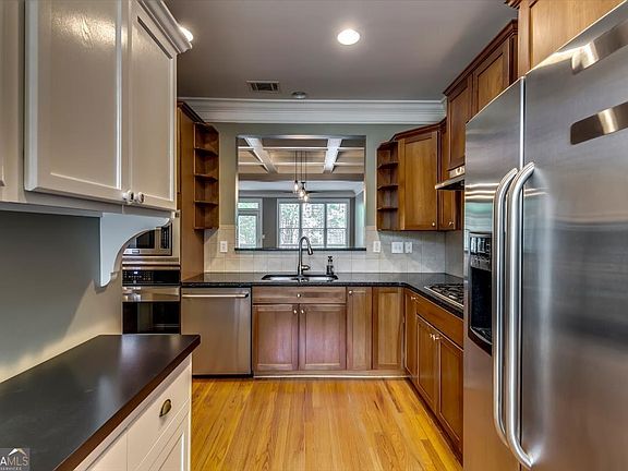 5th image of 14 Oakhurst Ter Unit 13