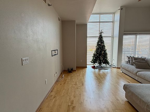 2nd image of 2121 S Kinnickinnic Ave Unit 115