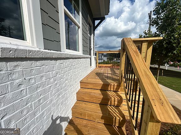 3rd image of 1584 Salem Dr #100