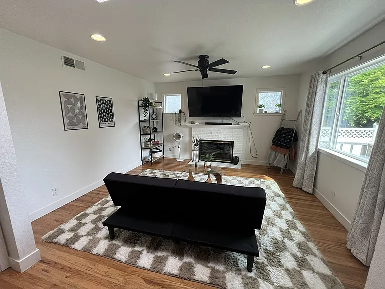 8342 Hillgrove St — Photo 3