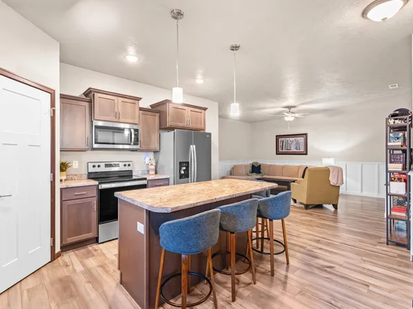 107 E Countryside Ave, Lennox, SD 57039