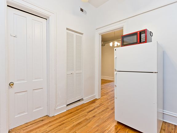 3rd image of 1538 N Milwaukee Ave APT 3R