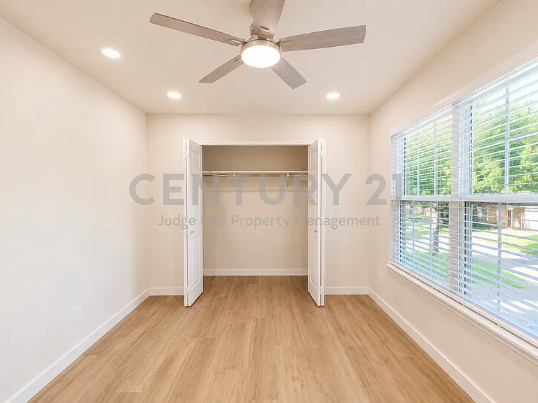 300 Lamesa Ct — Photo 24