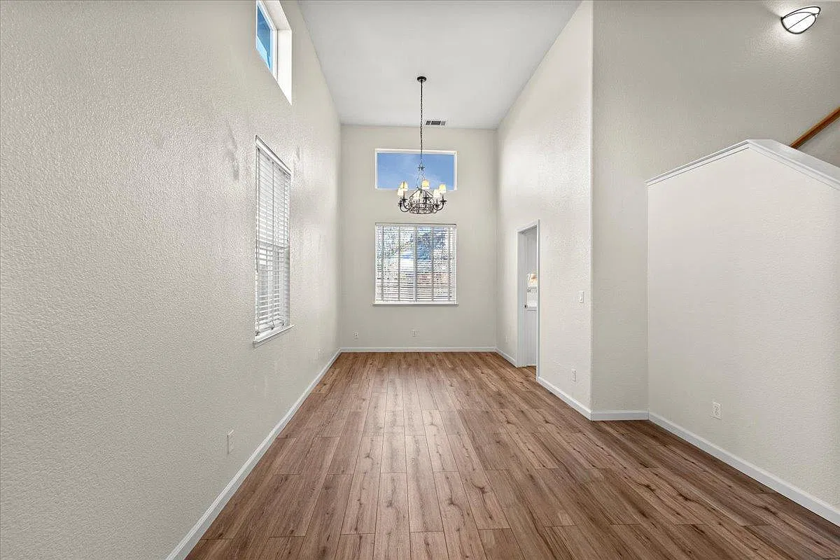 4 bed, 2108 sqft, $2,800 — Photo 4