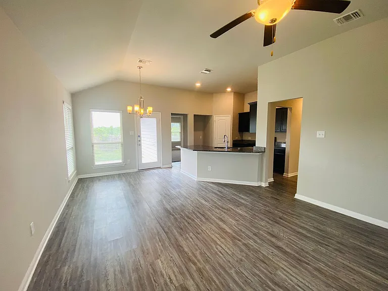 1907 Delano Dr — Photo 3