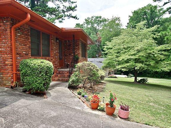 3rd image of 2795 Fairlane Dr