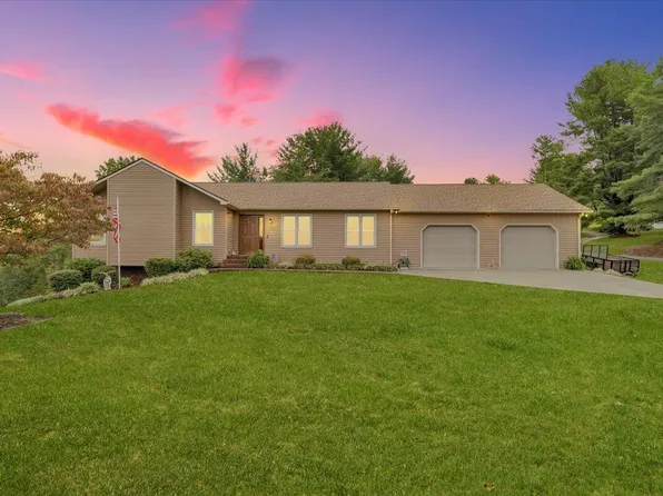 7704 Creek Cir, Roanoke, VA 24018