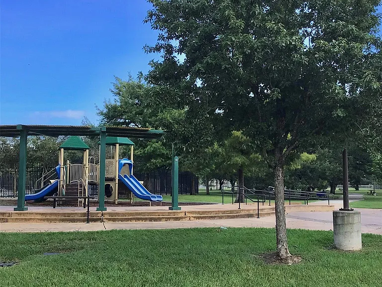 2109 Marnel Rd #F — Photo 30