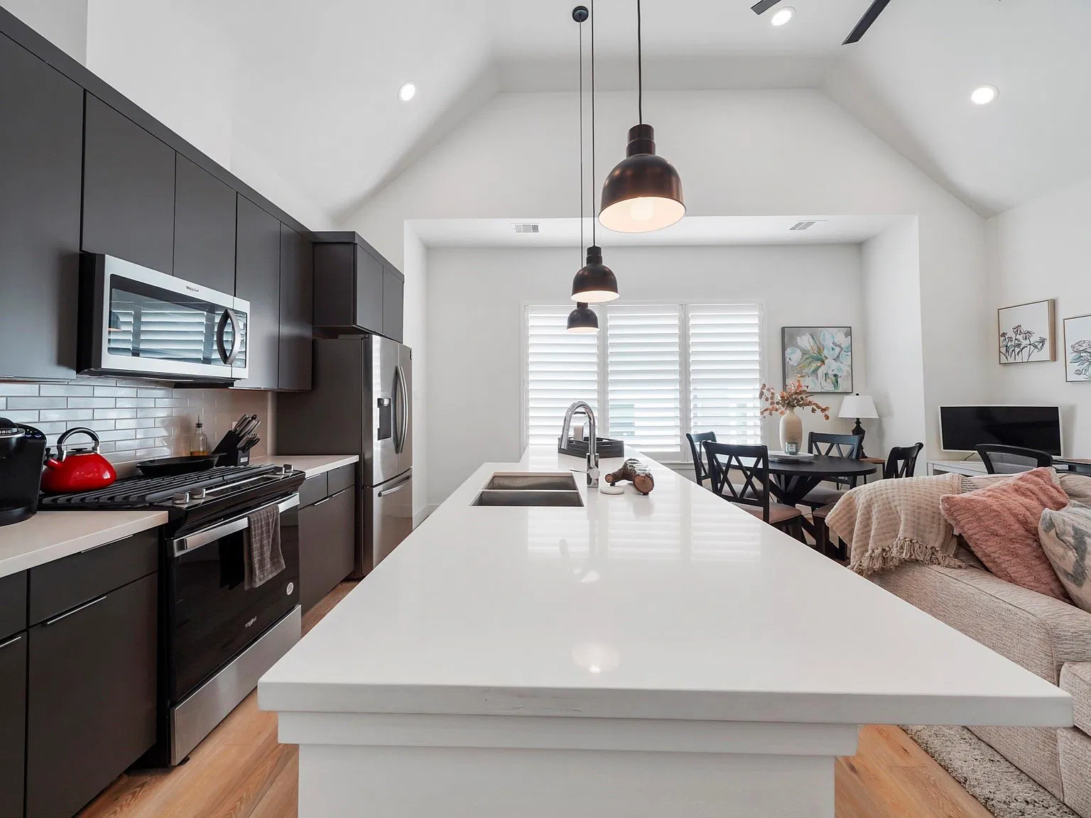 2 bed, 2.5 bath, 1313 sqft, $3,000 — Photo 3