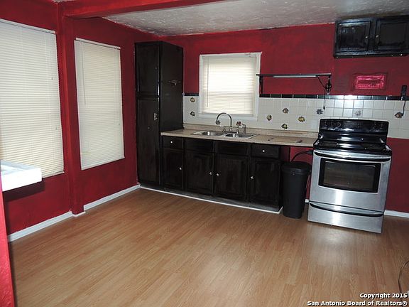 3rd image of 360 E Dittlinger St