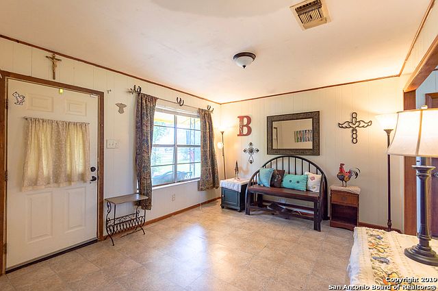 1st image of 1104 E Warhorse Dr