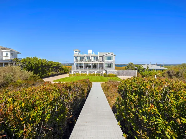 (undisclosed Address), East Quogue, NY 11942