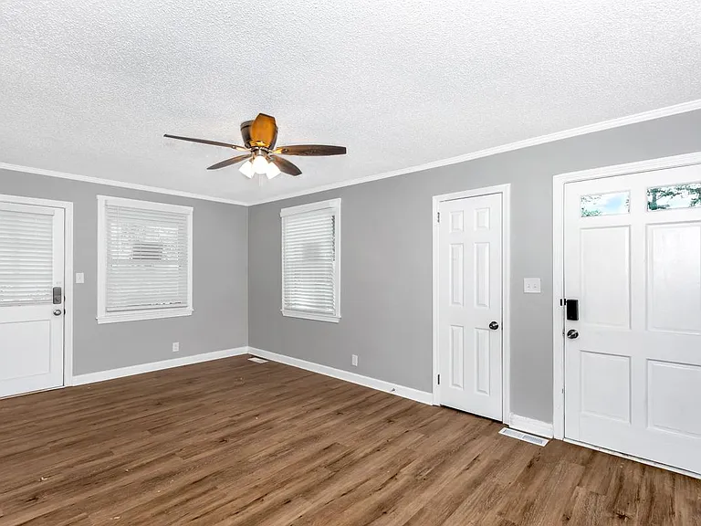 914 Linwood Dr NW — Photo 10