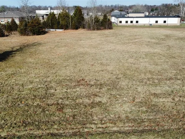 Shawnee Dr S, Bedford, IN 47421