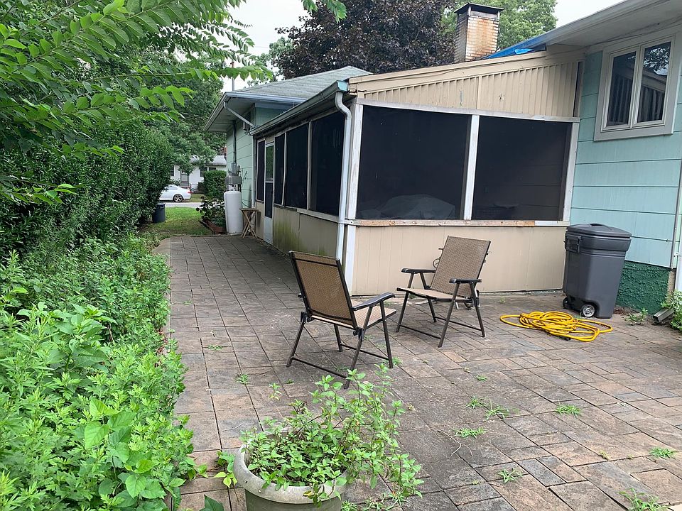 1st image of 62 10th St