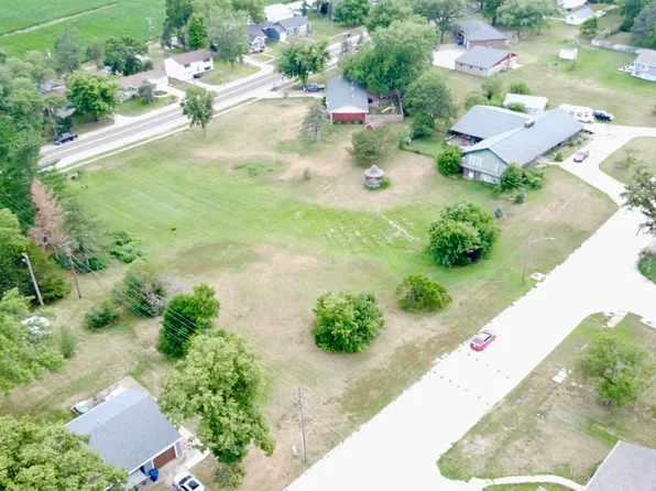 525 Adams St, Clatonia, NE 68328