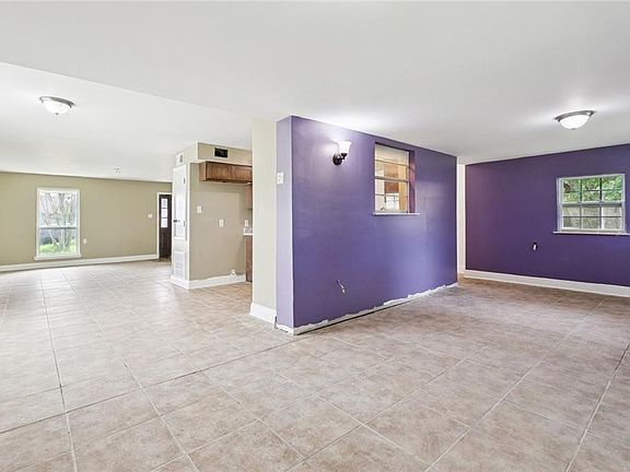 3rd image of 2725 Cambridge Dr