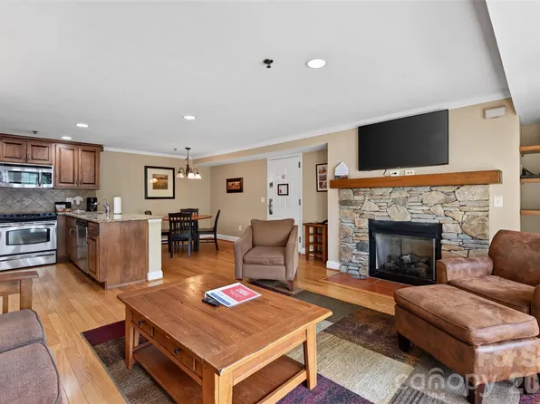 413 Bowling Park Rd, Asheville, NC 28803