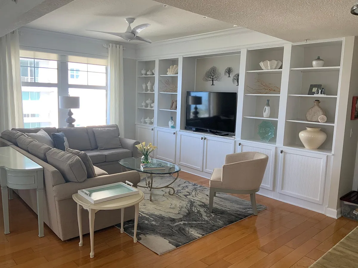 Building Photo - 750 N Tamiami Trl #1201