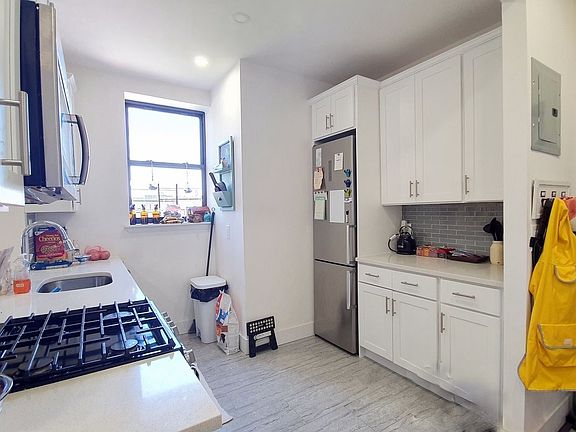 2nd image of 56 W 127th St #5S