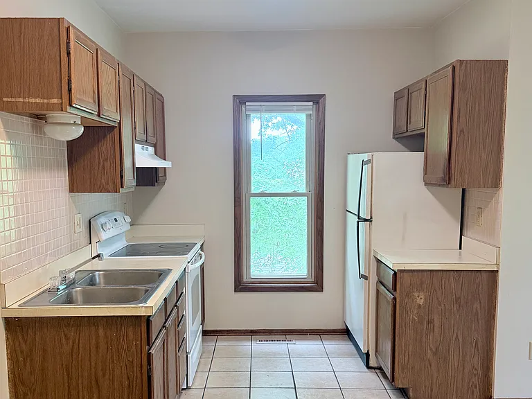 310 E Salem Ave #4 — Photo 3