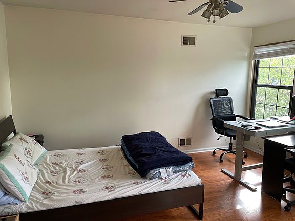 2nd image of 1802 Woodbridge Commons Way #1802