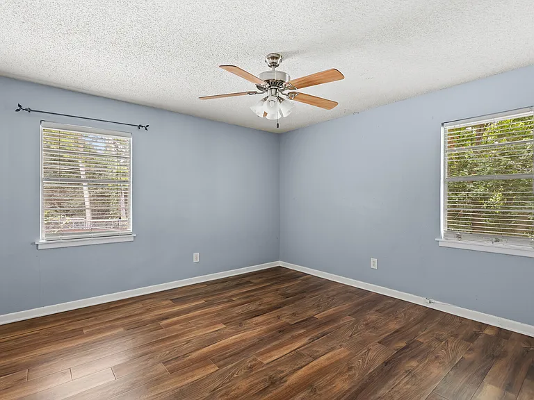 701 Topeka Dr — Photo 9