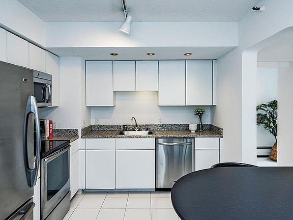 5th image of 250 Hammond Pond Pkwy APT 201S