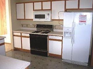 5th image of 635 Navajo St