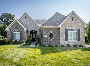 9461 Westwood Cir, Clarkston, MI 48348