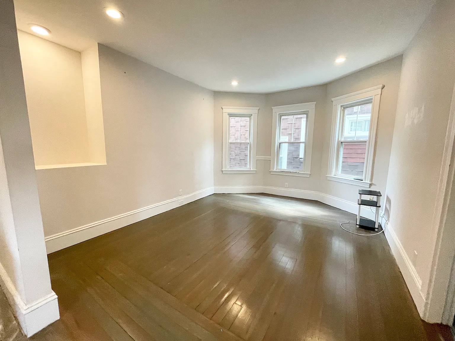 3 bed, 1.5 bath, 1200 sqft, $3,400 — Photo 4