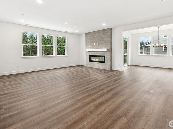 4th image of 15602 210th Avenue E #314