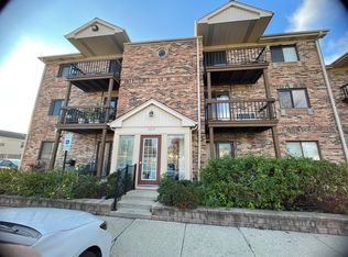 2217 W Nichols Rd #D, Arlington Heights, IL 60004