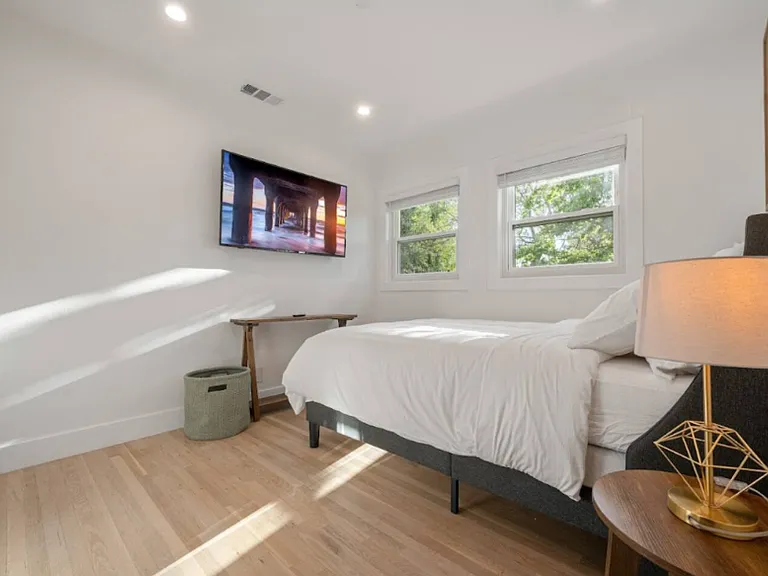 7106 Lasaine Ave — Photo 34