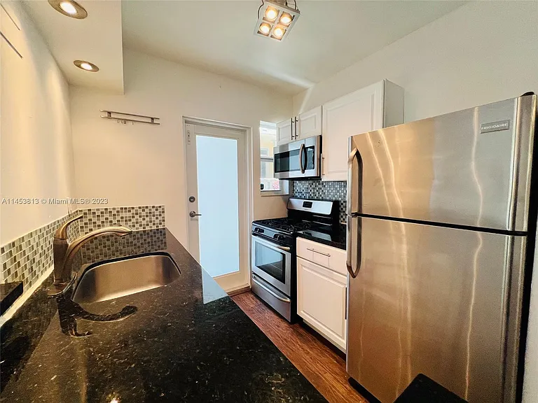 1120 Euclid Ave #7 — Photo 6