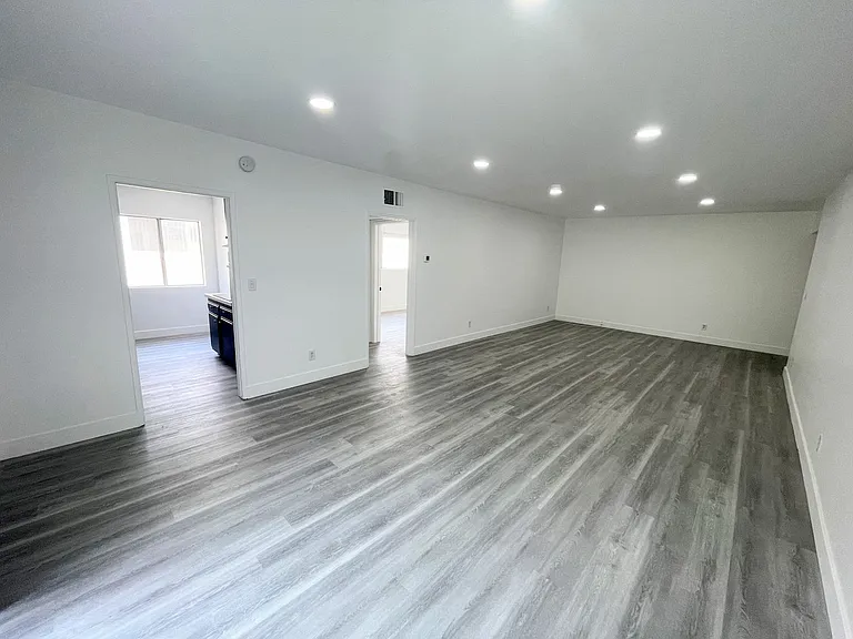 5035 Coldwater Canyon Garden — Photo 8