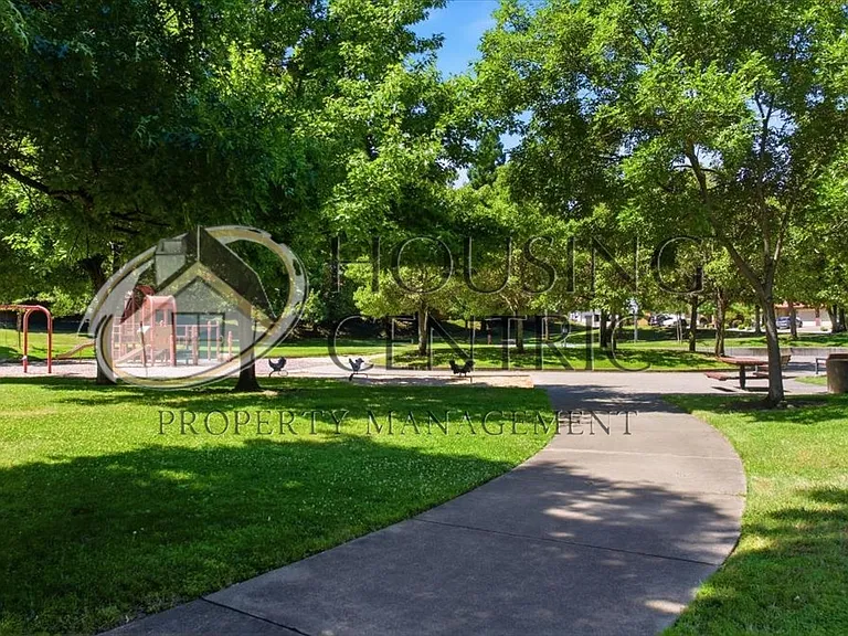108 Pembury Way — Photo 44