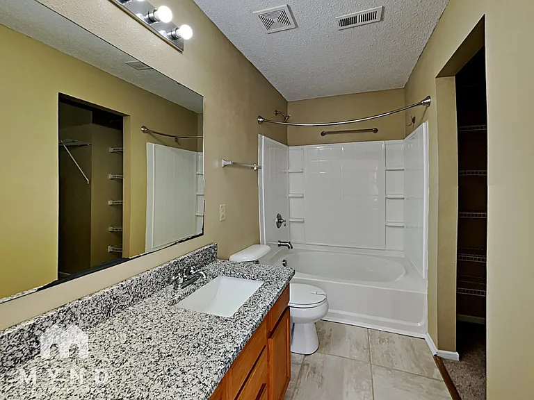 9526 W Lantern Ln — Photo 12