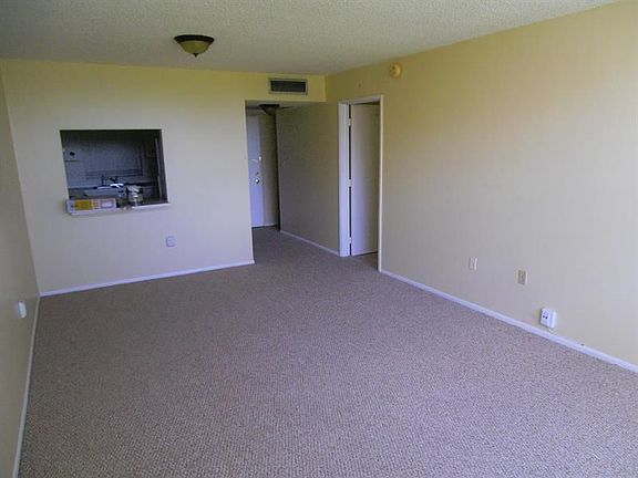 2nd image of 9451 Evergreen Pl APT 306