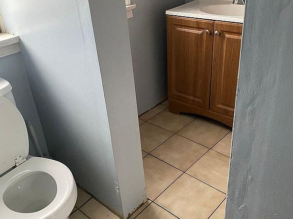 3rd image of 3443 S Lituanica Ave #2