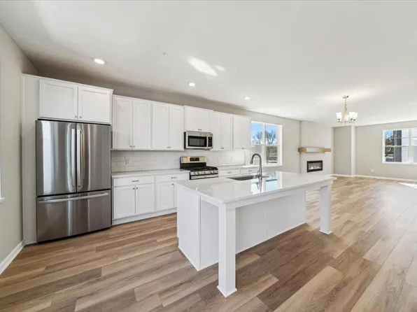7695 Cruise Way, Inver Grove Heights, MN 55076
