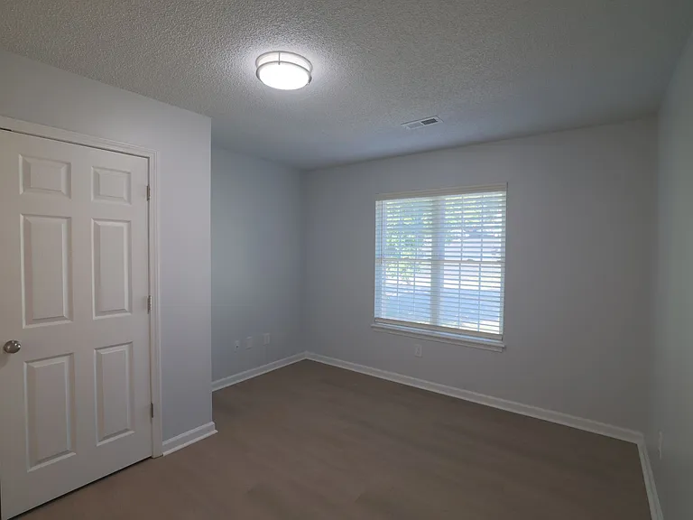 College Town Place — Photo 11
