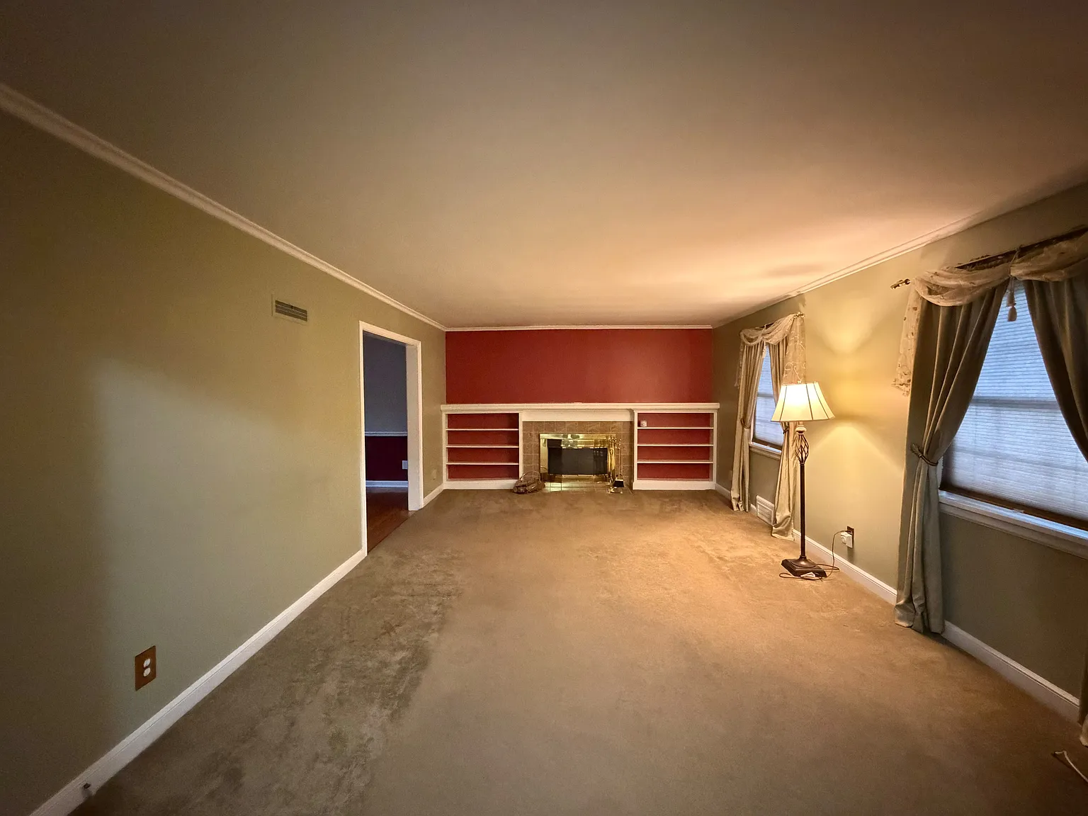 4 bed, 1880 sqft, $4,399 — Photo 3