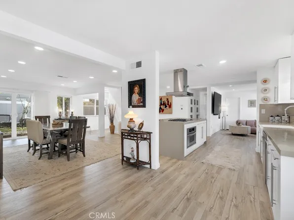 22736 Schoolcraft St, West Hills, CA 91307