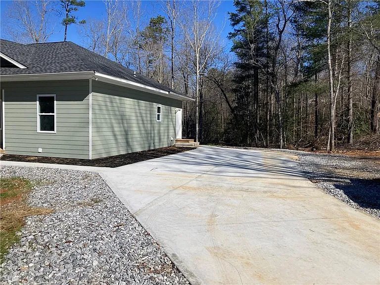 100A Dickerson Rd — Photo 2