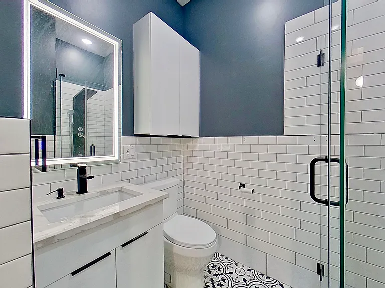 27 Montrose Ave #11 — Photo 24