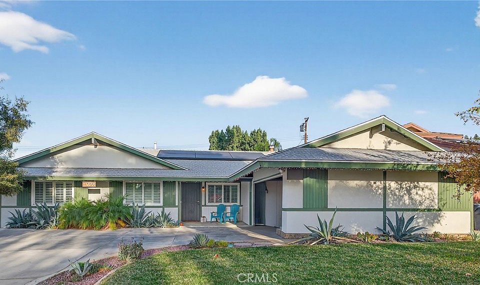 1st image of 1055 Roosevelt Rd