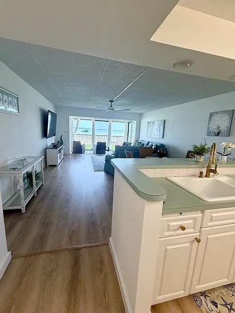 2 bed, 2.0 bath, 1074 sqft, $3,800 — Photo 3