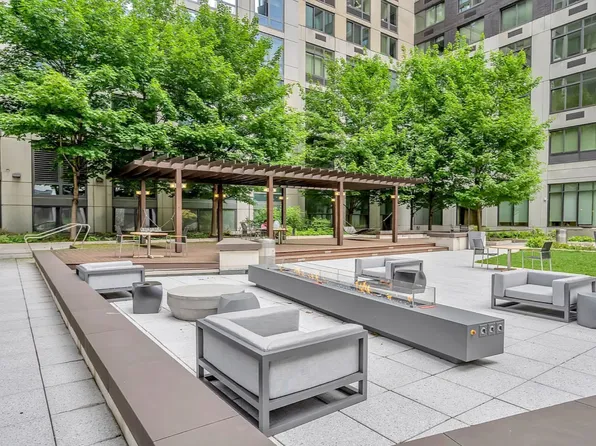 60 Riverside Boulevard image 8 of 16