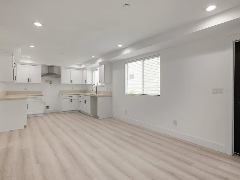 637 N Kingsley Dr #1/2 — Photo 7